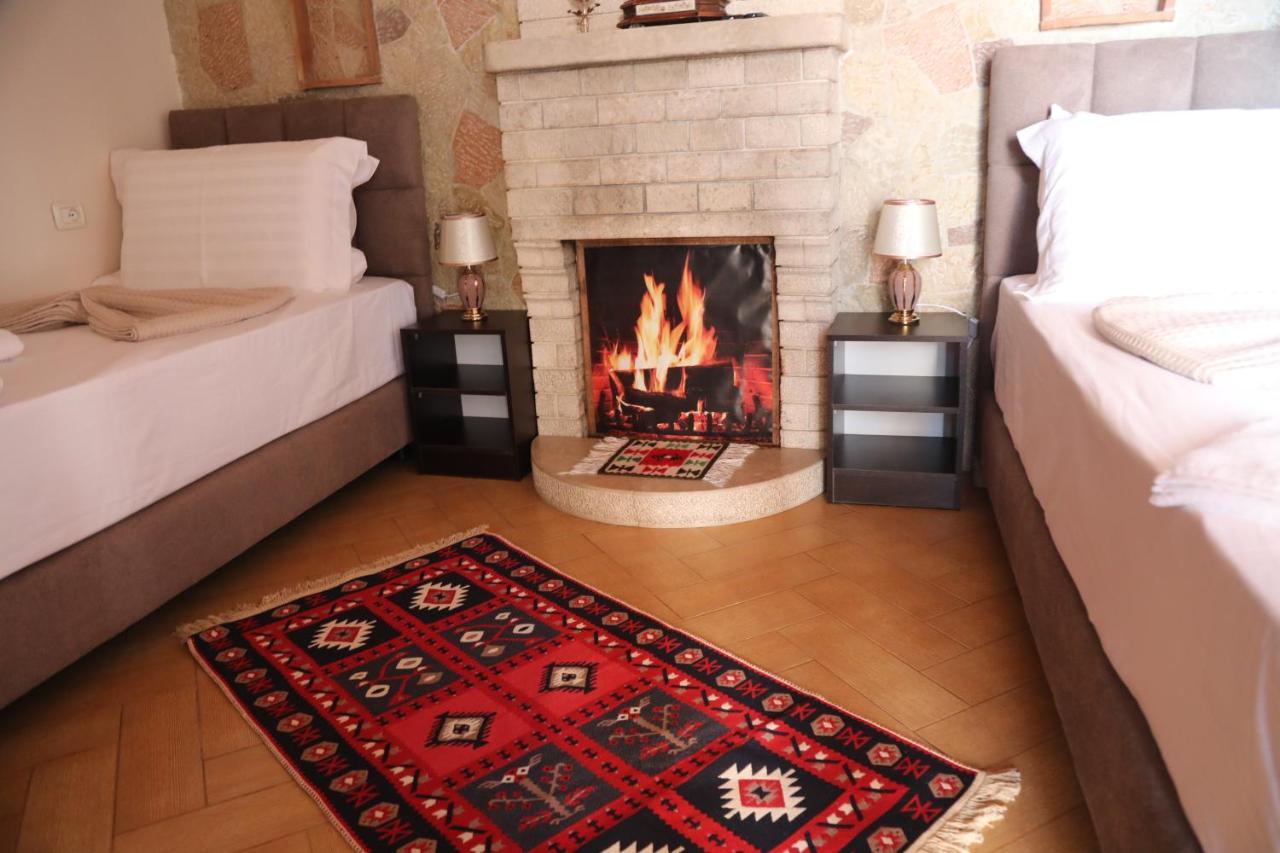--Hotel Deal-- Rooms With Castle View Kruje Exterior photo