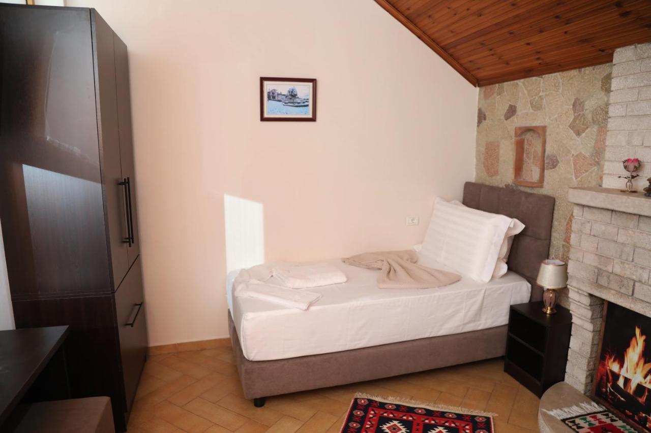 --Hotel Deal-- Rooms With Castle View Kruje Exterior photo