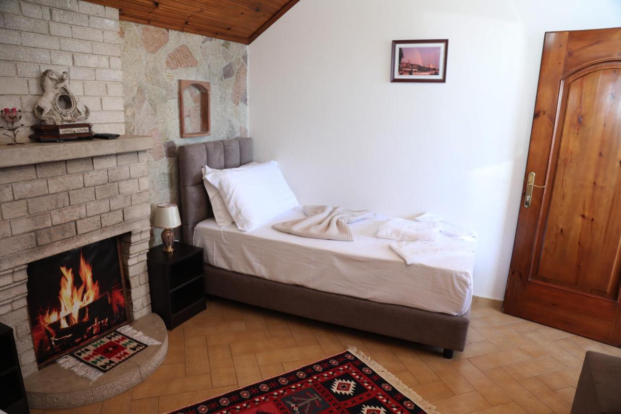 --Hotel Deal-- Rooms With Castle View Kruje Exterior photo