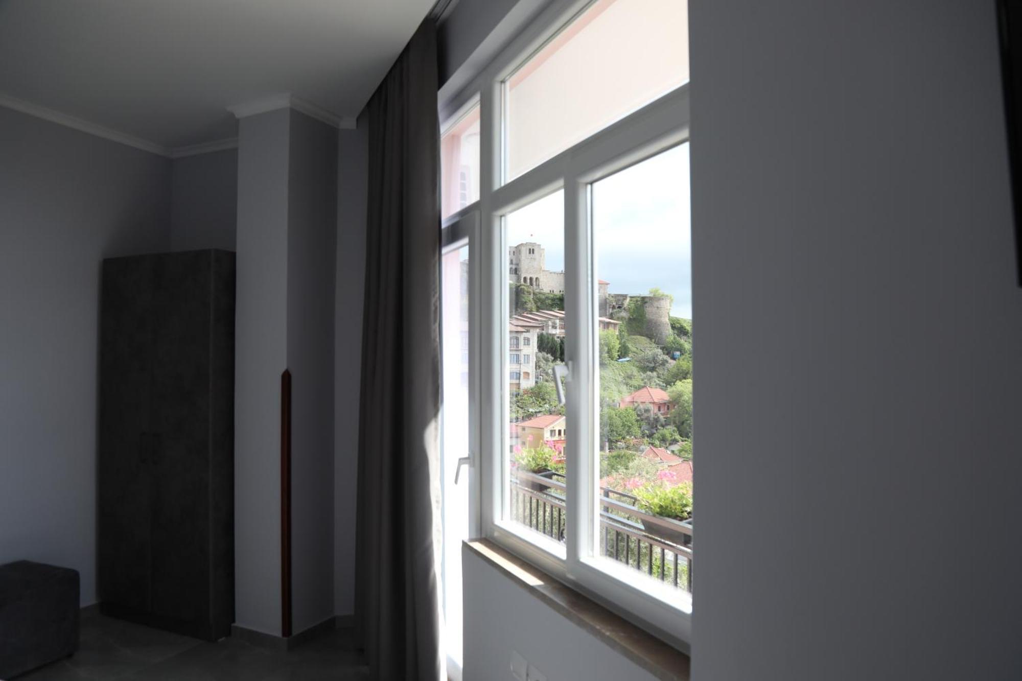 --Hotel Deal-- Rooms With Castle View Kruje Exterior photo