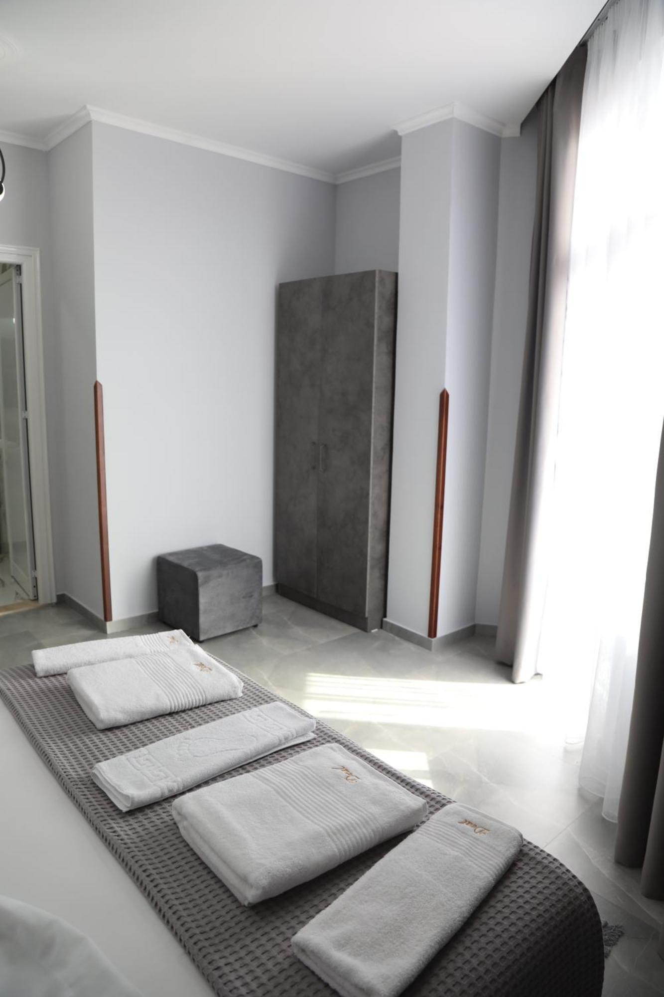 --Hotel Deal-- Rooms With Castle View Kruje Exterior photo