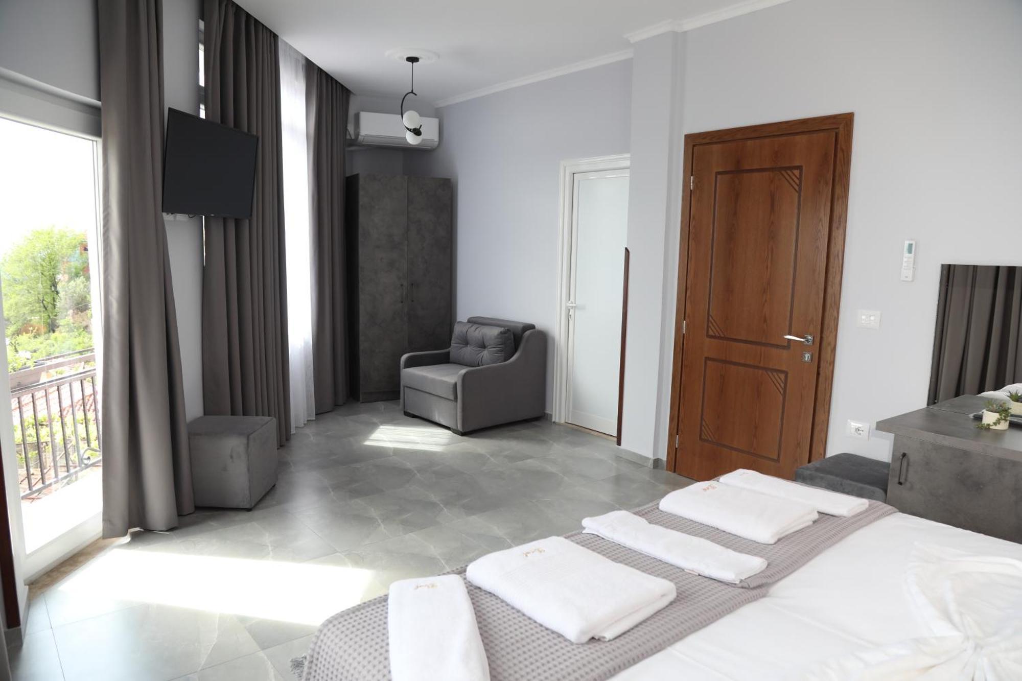 --Hotel Deal-- Rooms With Castle View Kruje Exterior photo