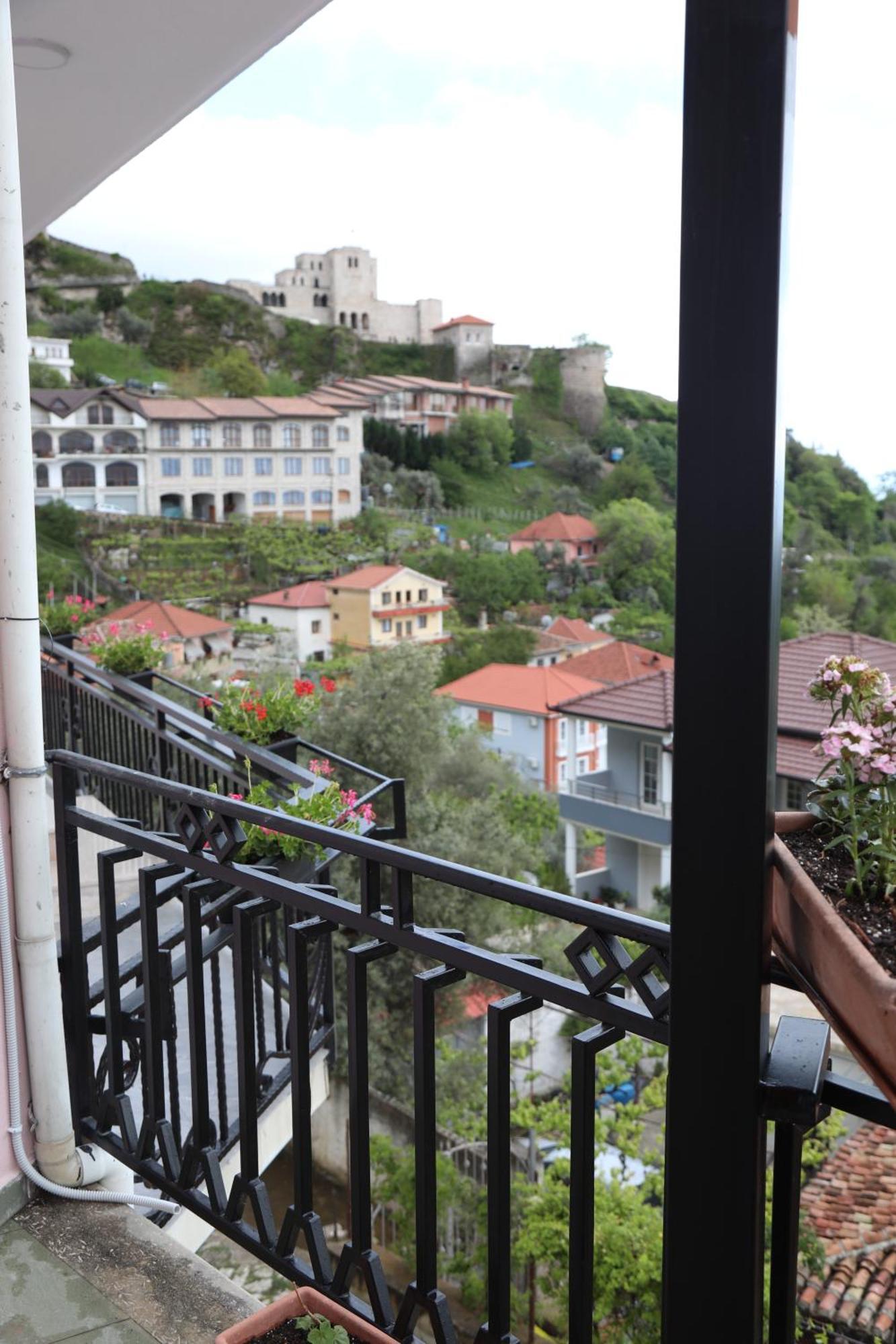 --Hotel Deal-- Rooms With Castle View Kruje Exterior photo
