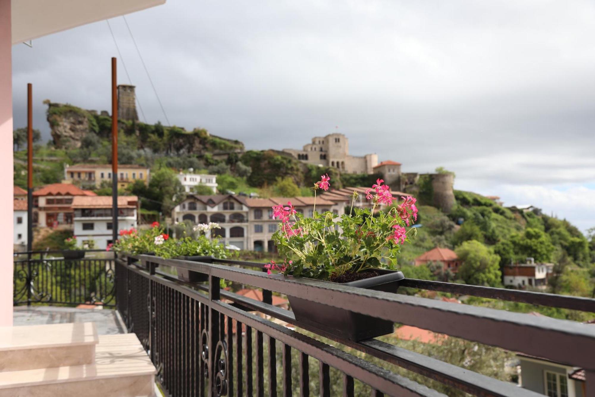 --Hotel Deal-- Rooms With Castle View Kruje Exterior photo
