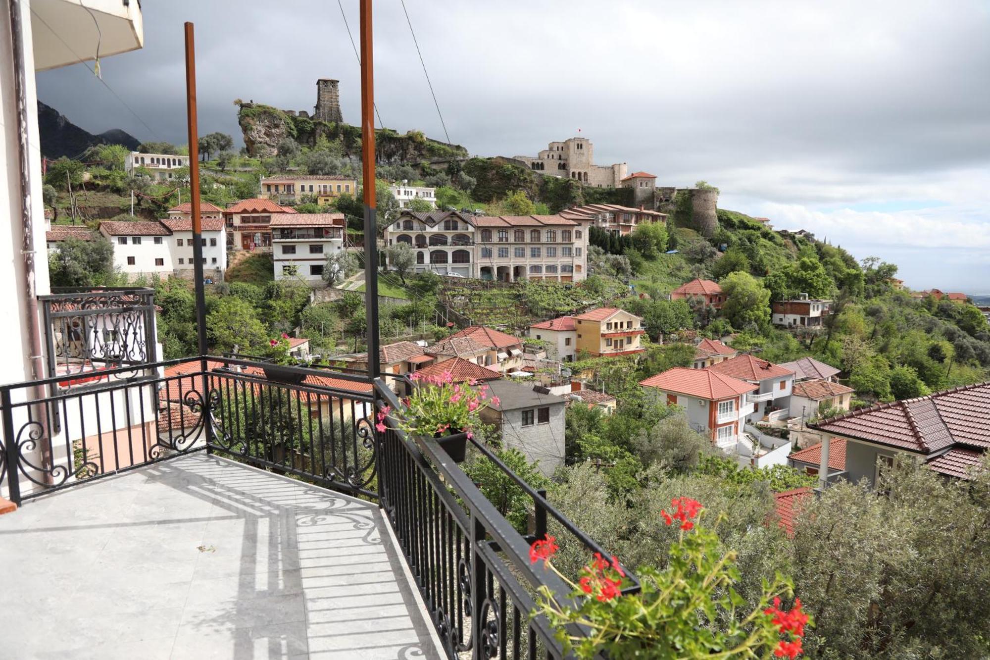--Hotel Deal-- Rooms With Castle View Kruje Exterior photo