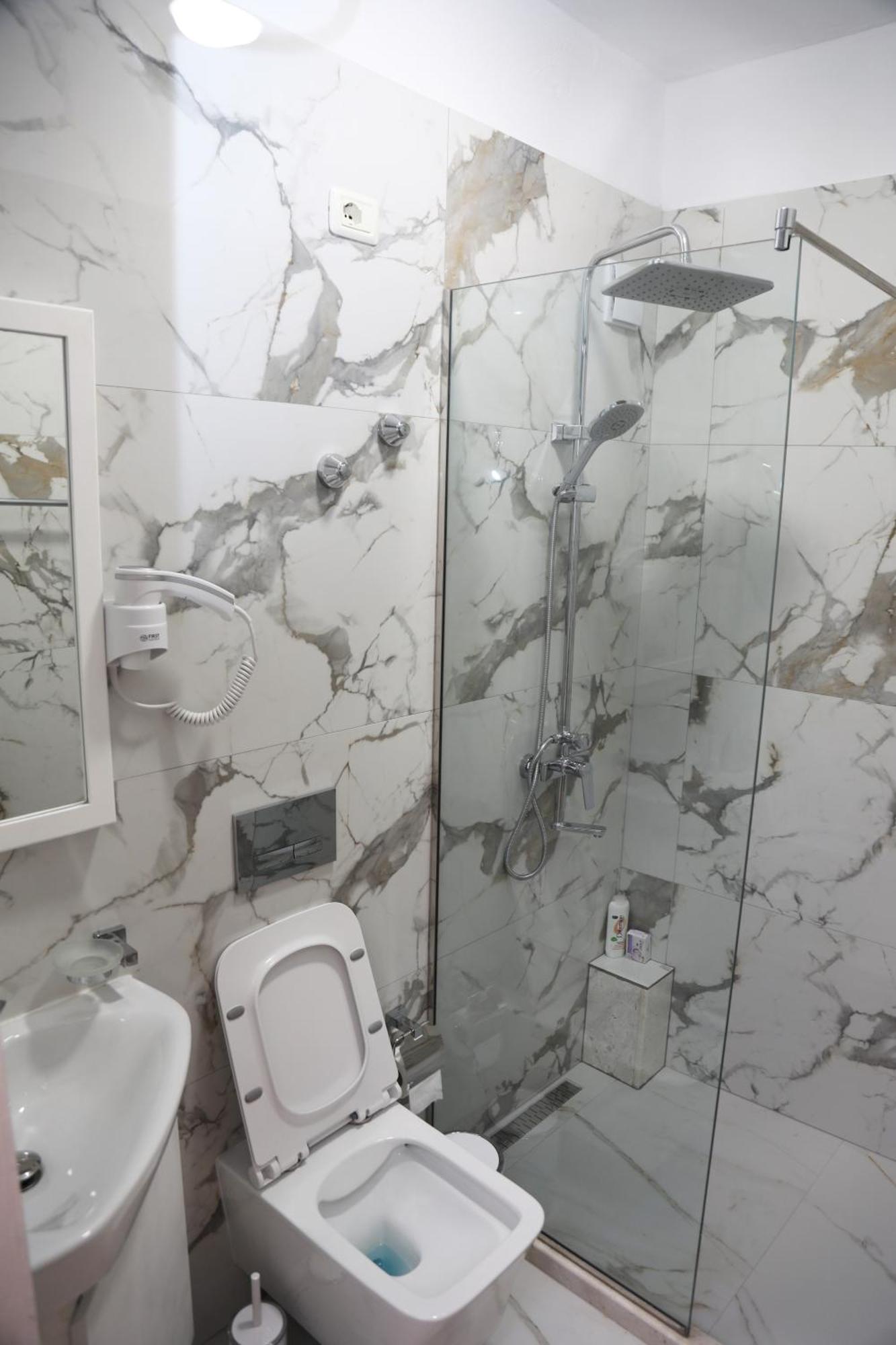 --Hotel Deal-- Rooms With Castle View Kruje Room photo