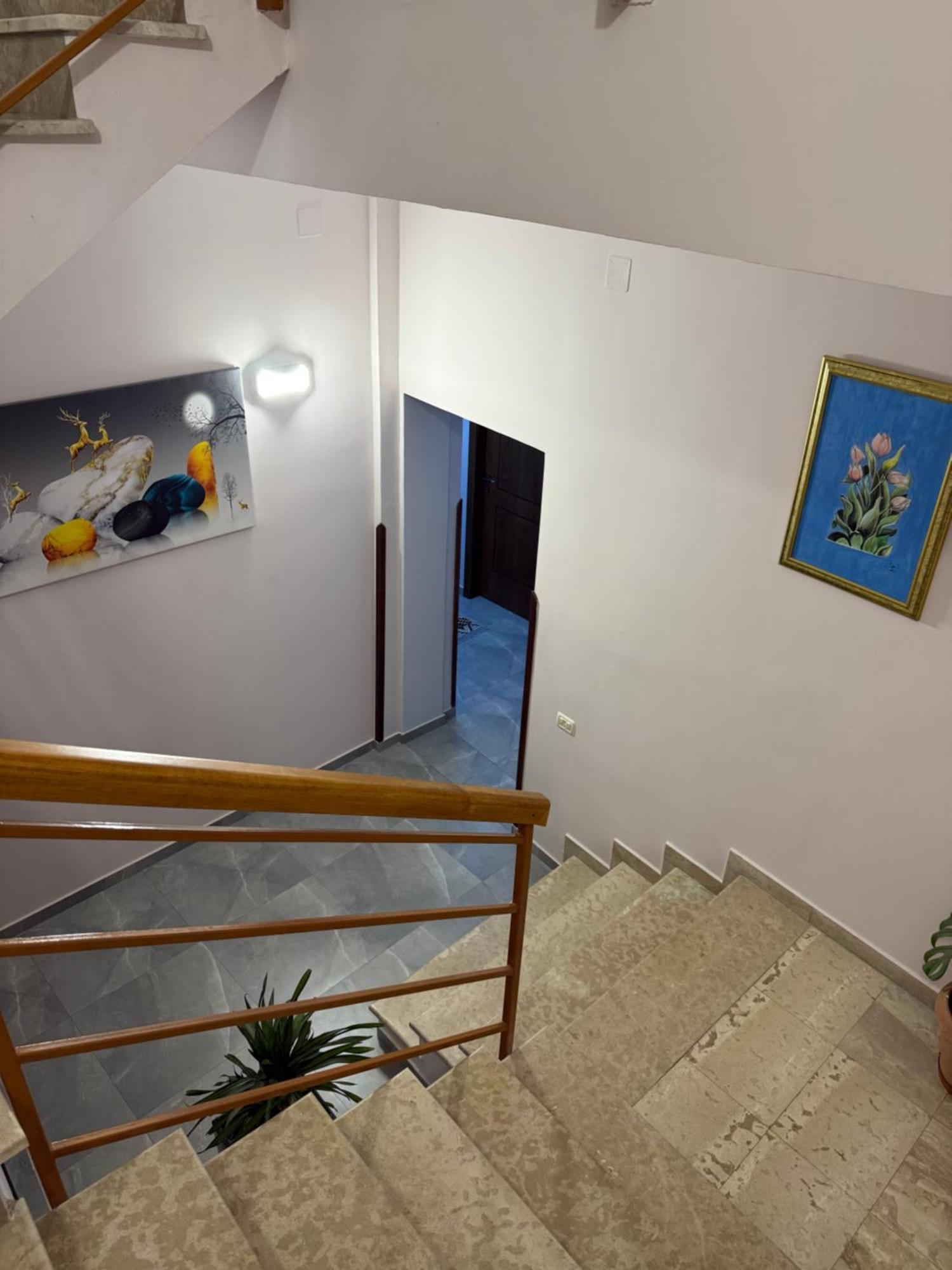 --Hotel Deal-- Rooms With Castle View Kruje Exterior photo