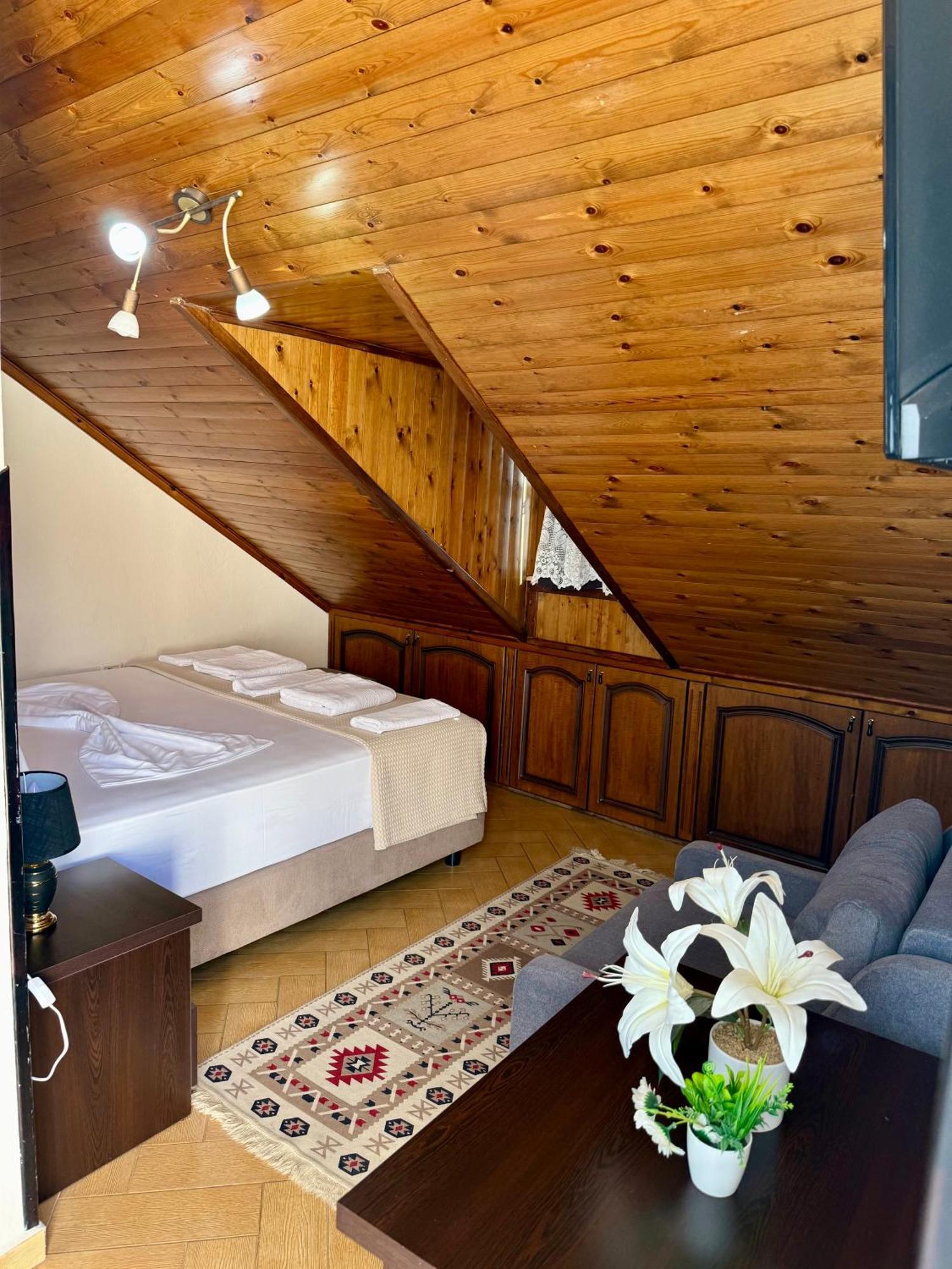 --Hotel Deal-- Rooms With Castle View Kruje Exterior photo